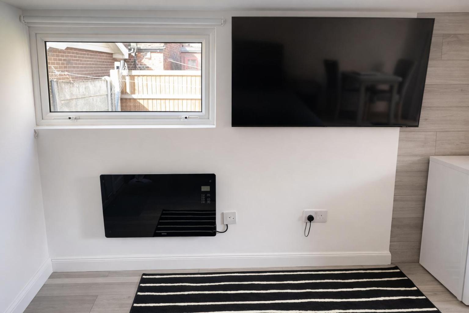 Modern Guest House With Private Entrance — Photos 3